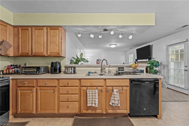 314 Vista Point DR, Hampton, VA 23666