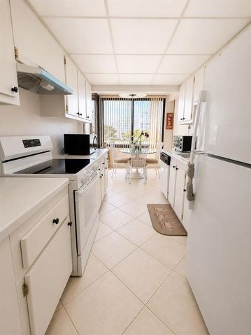 3589 S Ocean Boulevard 404, South Palm Beach, FL 33480