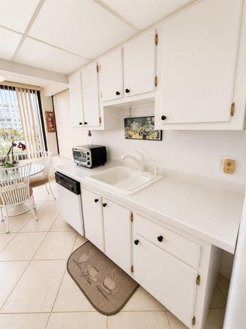 3589 S Ocean Boulevard 404, South Palm Beach, FL 33480
