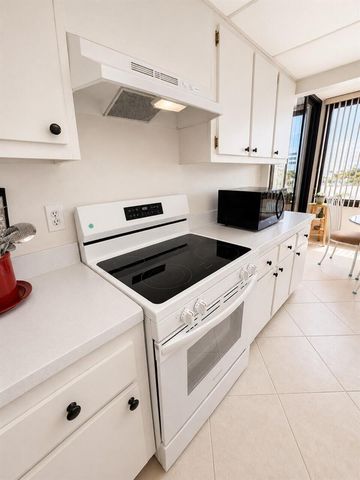 3589 S Ocean Boulevard 404, South Palm Beach, FL 33480