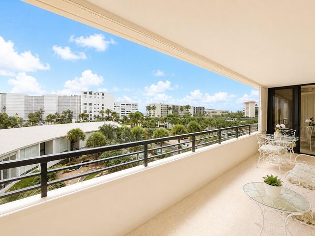 3589 S Ocean Boulevard 404, South Palm Beach, FL 33480