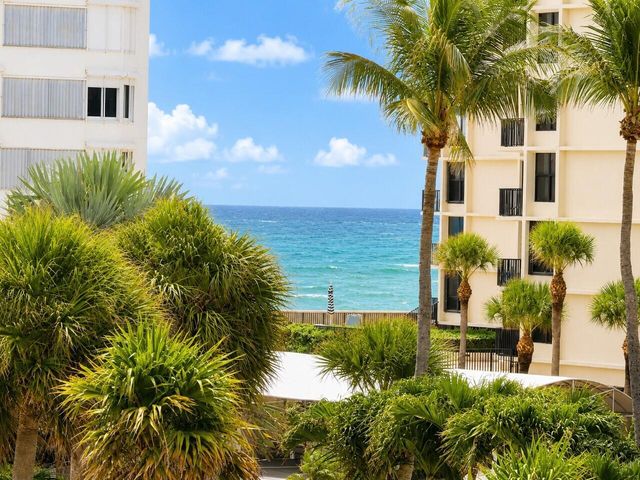 3589 S Ocean Boulevard 404, South Palm Beach, FL 33480