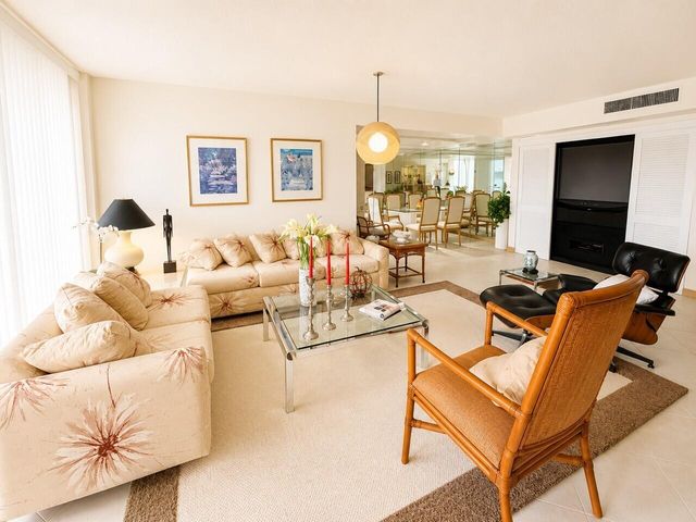 3589 S Ocean Boulevard 404, South Palm Beach, FL 33480