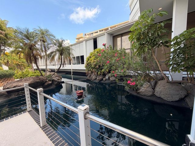 3589 S Ocean Boulevard 404, South Palm Beach, FL 33480