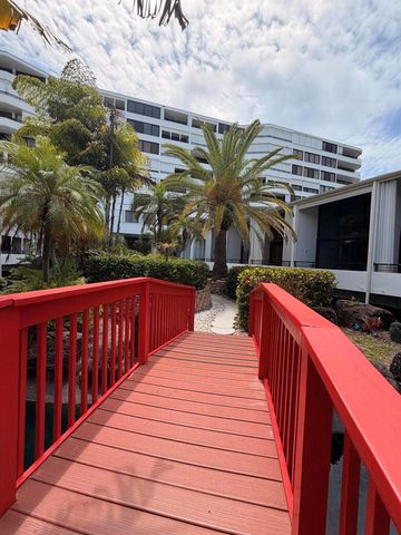 3589 S Ocean Boulevard 404, South Palm Beach, FL 33480