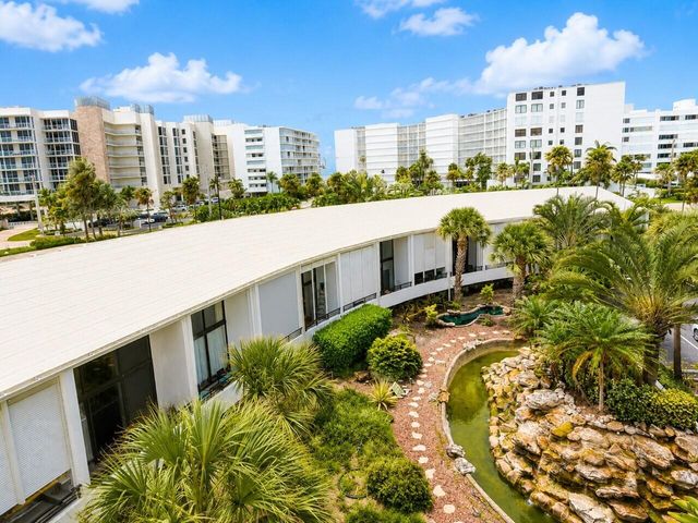 3589 S Ocean Boulevard 404, South Palm Beach, FL 33480