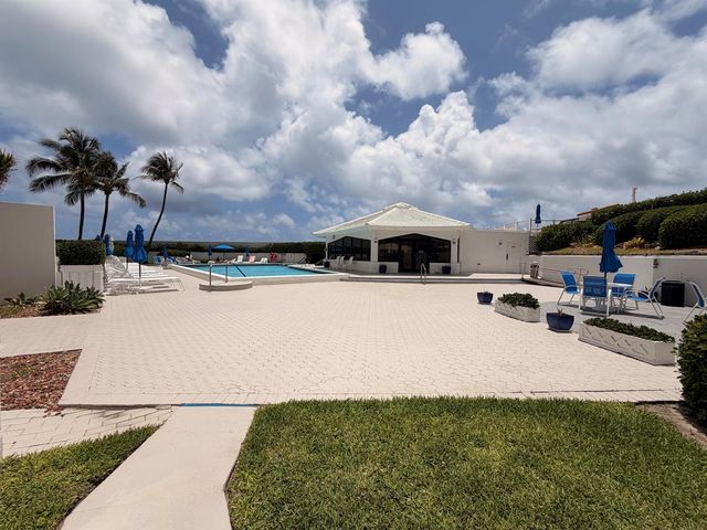 3589 S Ocean Boulevard 404, South Palm Beach, FL 33480