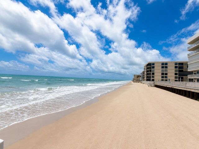 3589 S Ocean Boulevard 404, South Palm Beach, FL 33480