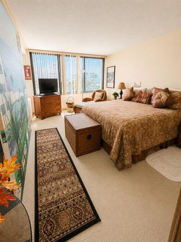 3589 S Ocean Boulevard 404, South Palm Beach, FL 33480