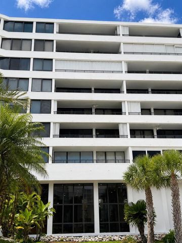 3589 S Ocean Boulevard 404, South Palm Beach, FL 33480