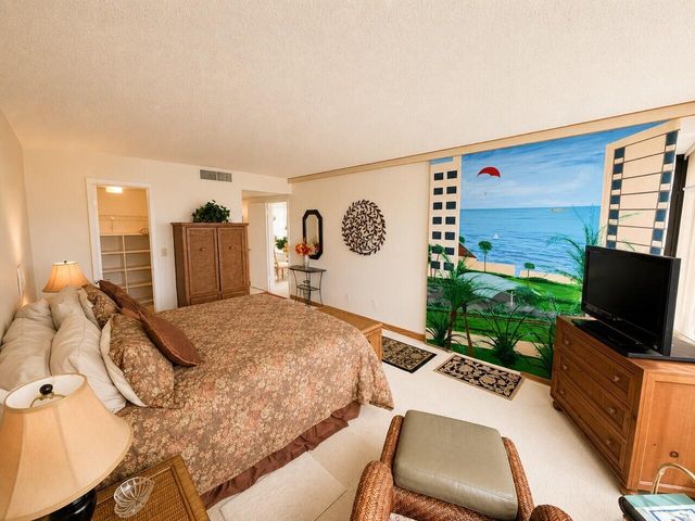 3589 S Ocean Boulevard 404, South Palm Beach, FL 33480