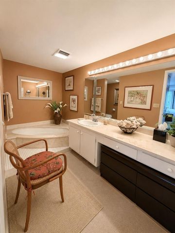 3589 S Ocean Boulevard 404, South Palm Beach, FL 33480