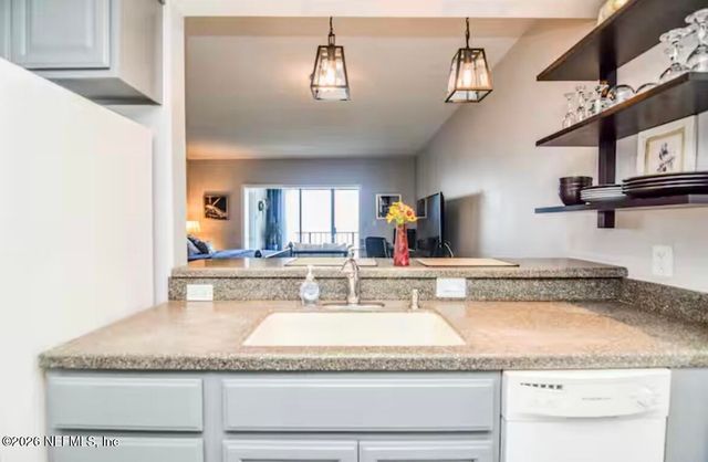 829 1ST Street S 2-D, Jacksonville Beach, FL 32250