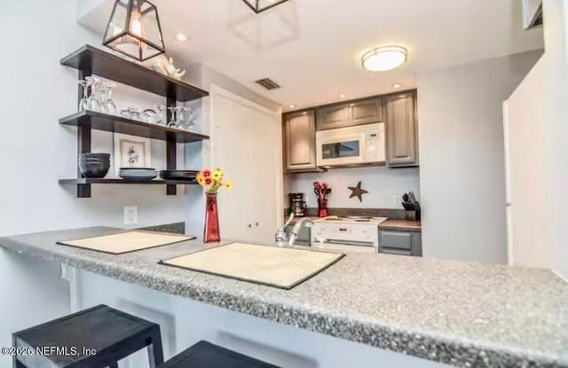 829 1ST Street S 2-D, Jacksonville Beach, FL 32250