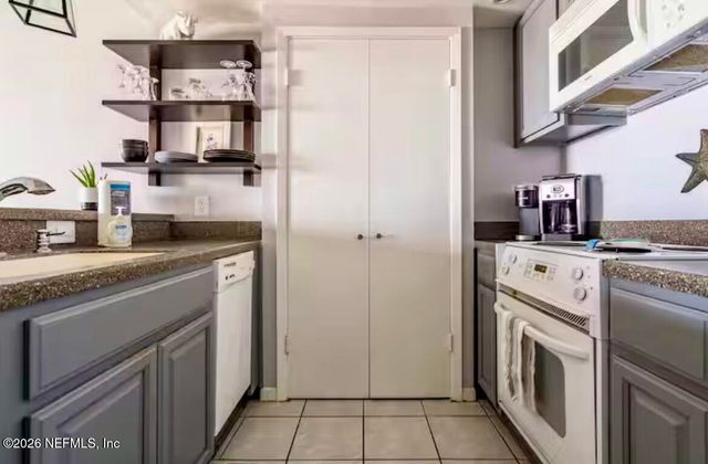 829 1ST Street S 2-D, Jacksonville Beach, FL 32250