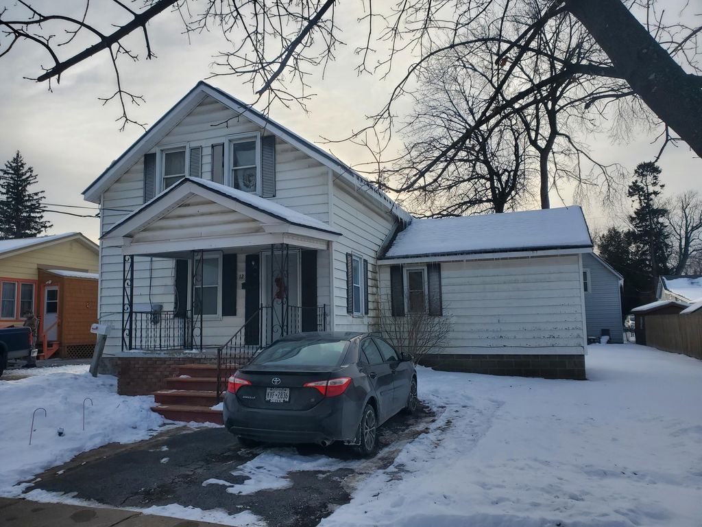 12 Smith St, Plattsburgh, NY 12901