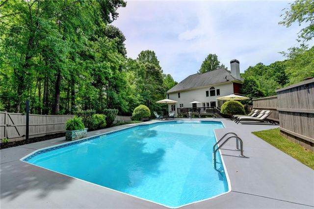 5062 Oak Farm Way, Flowery Branch, GA 30542