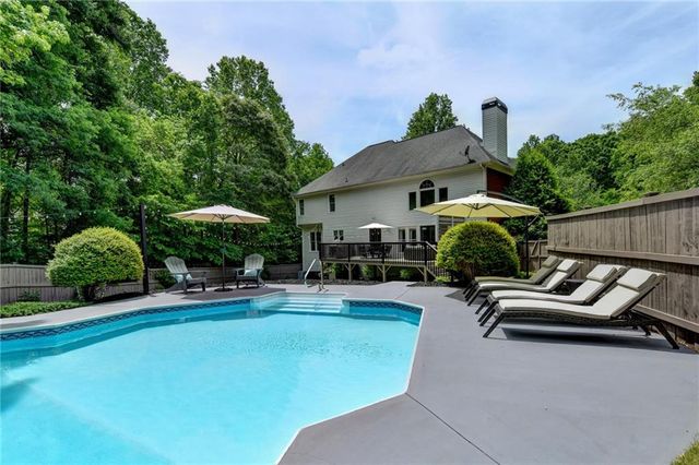 5062 Oak Farm Way, Flowery Branch, GA 30542