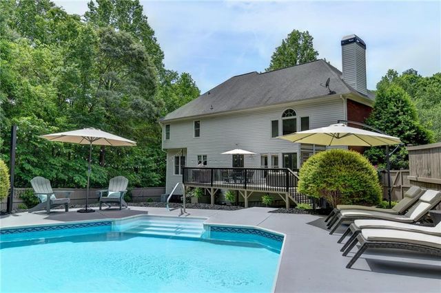 5062 Oak Farm Way, Flowery Branch, GA 30542