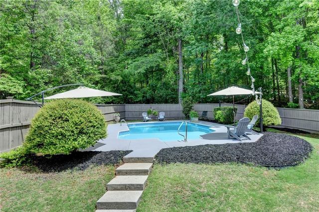 5062 Oak Farm Way, Flowery Branch, GA 30542