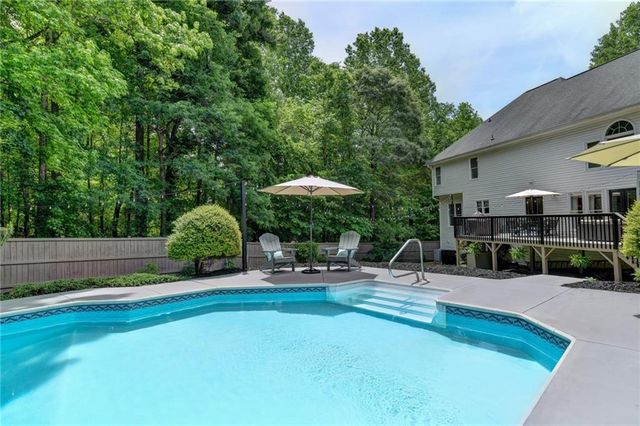 5062 Oak Farm Way, Flowery Branch, GA 30542