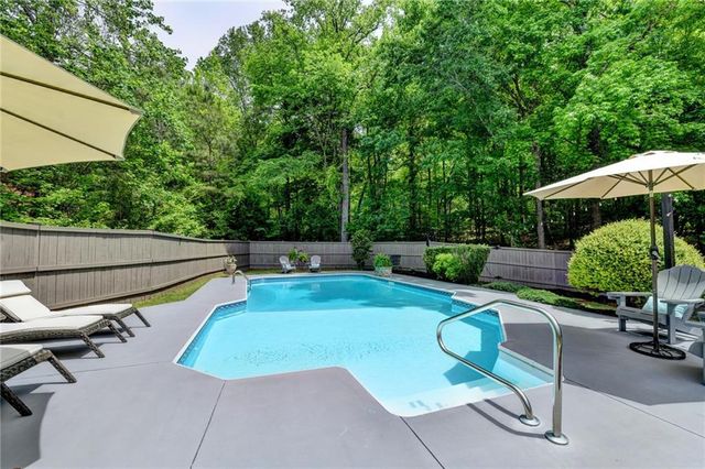 5062 Oak Farm Way, Flowery Branch, GA 30542