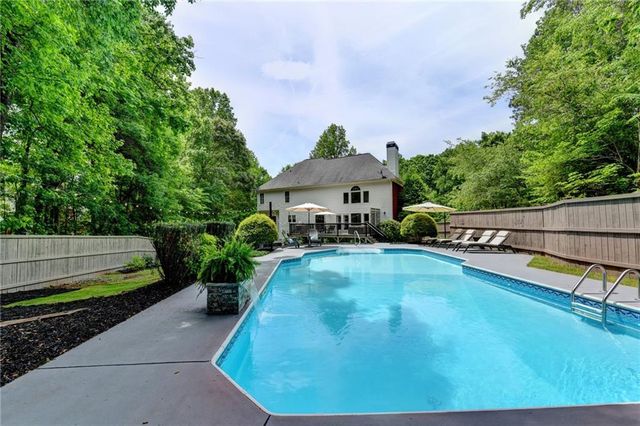 5062 Oak Farm Way, Flowery Branch, GA 30542
