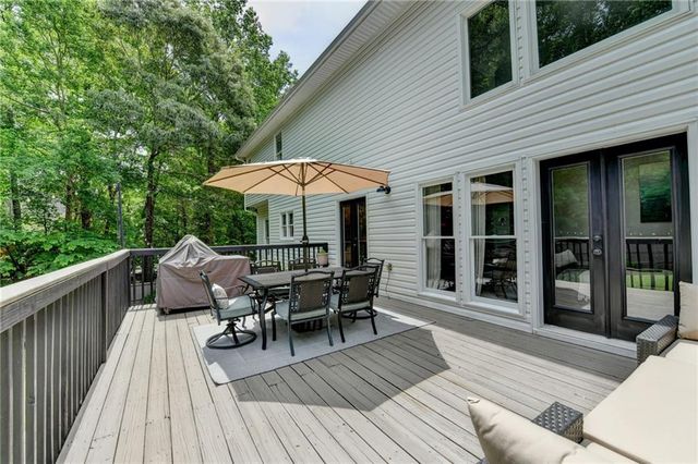 5062 Oak Farm Way, Flowery Branch, GA 30542
