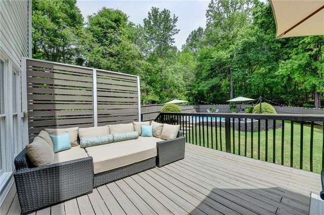 5062 Oak Farm Way, Flowery Branch, GA 30542