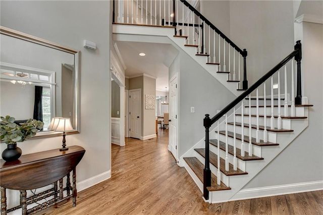 5062 Oak Farm Way, Flowery Branch, GA 30542