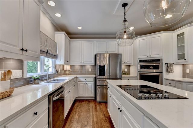 5062 Oak Farm Way, Flowery Branch, GA 30542