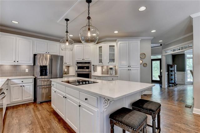 5062 Oak Farm Way, Flowery Branch, GA 30542
