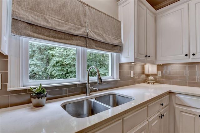 5062 Oak Farm Way, Flowery Branch, GA 30542