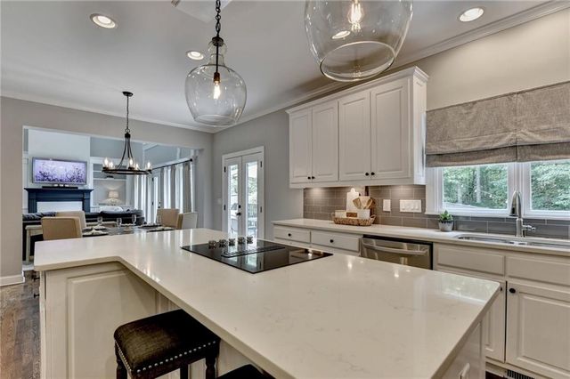 5062 Oak Farm Way, Flowery Branch, GA 30542
