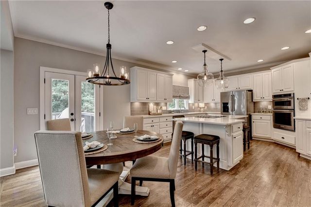 5062 Oak Farm Way, Flowery Branch, GA 30542
