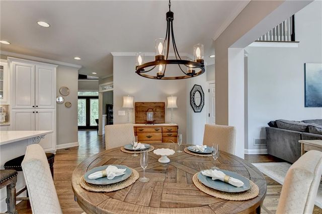 5062 Oak Farm Way, Flowery Branch, GA 30542