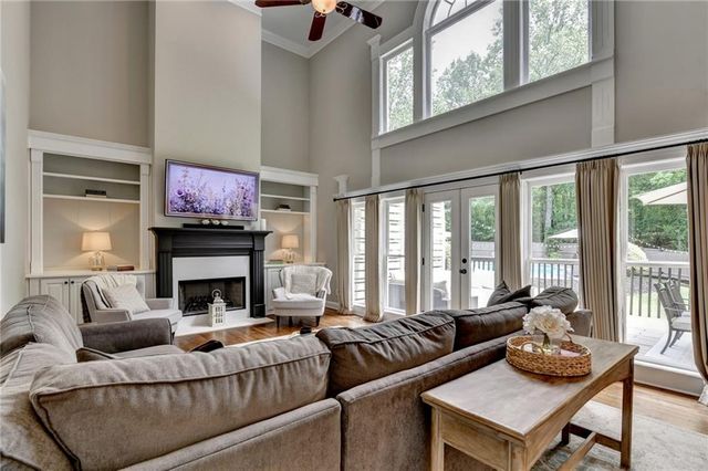 5062 Oak Farm Way, Flowery Branch, GA 30542