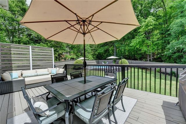 5062 Oak Farm Way, Flowery Branch, GA 30542