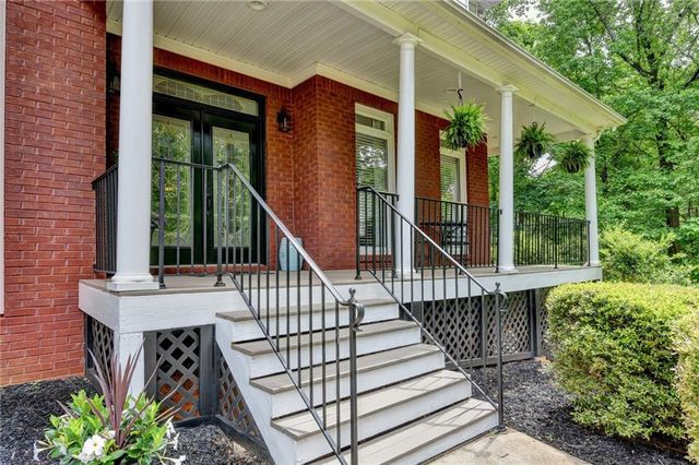 5062 Oak Farm Way, Flowery Branch, GA 30542