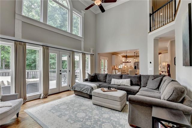 5062 Oak Farm Way, Flowery Branch, GA 30542