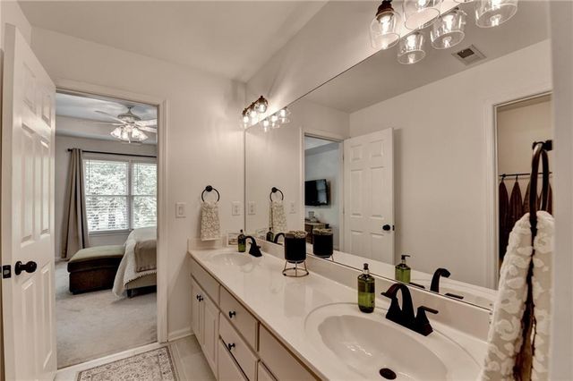 5062 Oak Farm Way, Flowery Branch, GA 30542
