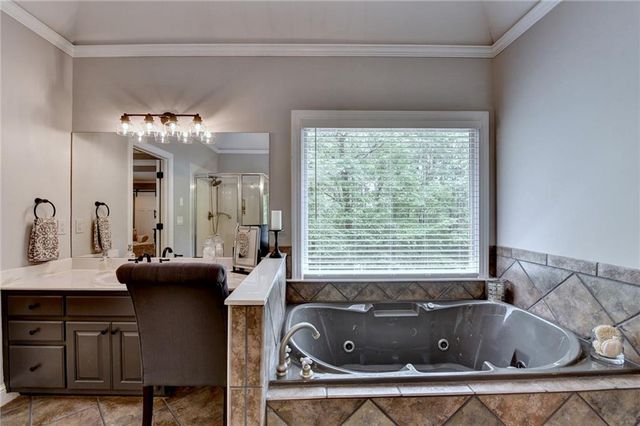 5062 Oak Farm Way, Flowery Branch, GA 30542