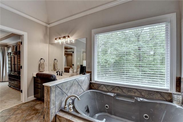 5062 Oak Farm Way, Flowery Branch, GA 30542