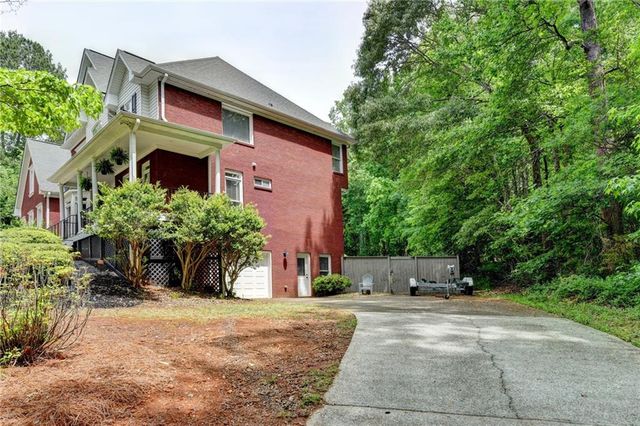5062 Oak Farm Way, Flowery Branch, GA 30542