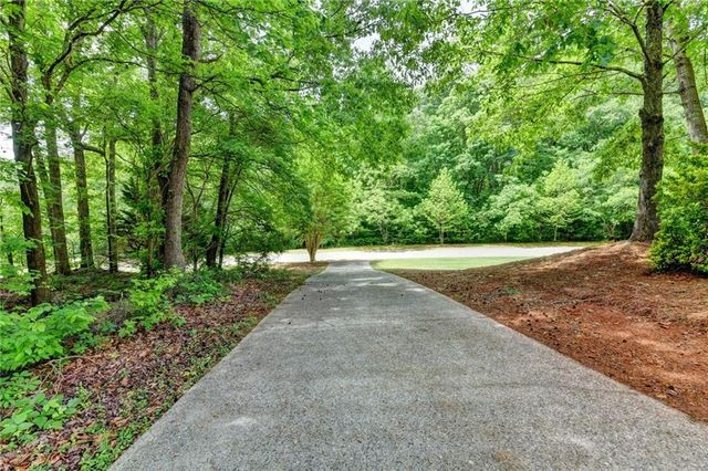 5062 Oak Farm Way, Flowery Branch, GA 30542