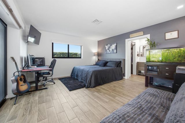 2380 SE 8TH Street, Pompano Beach, FL 33062
