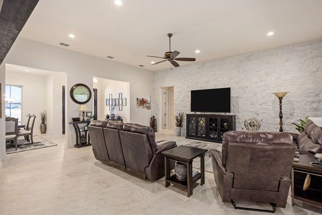 1020 Cielo Dr, Kerrville, TX 78028