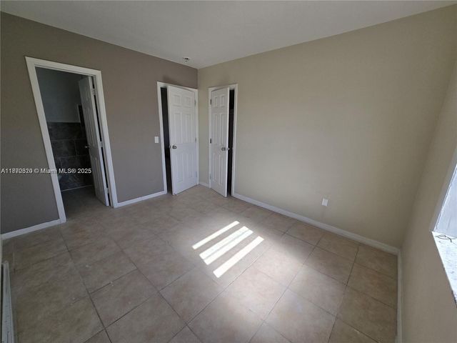 724 SW 7th Ter 1-2, Hallandale Beach, FL 33009