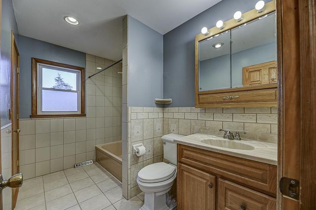 1641 S Walnut Street, Janesville, WI 53546