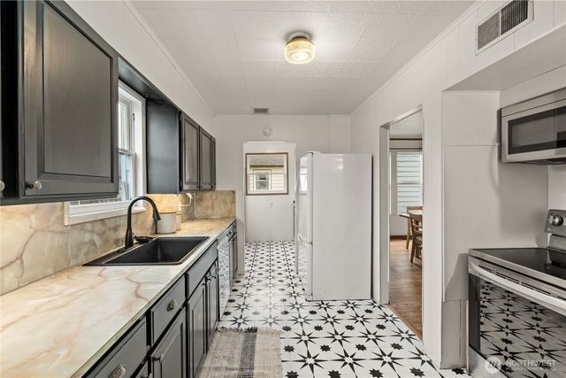 515 5th Street, Hoquiam, WA 98550